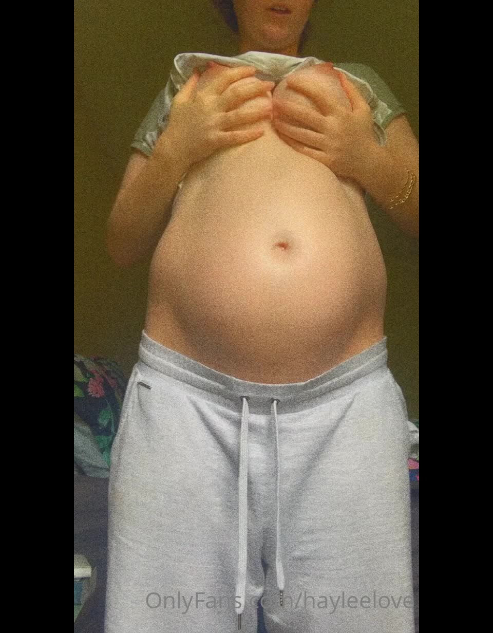 HayleeLove () Hayleelove - bump update in our th week now halfway through this pregnancy 20-09-2021
