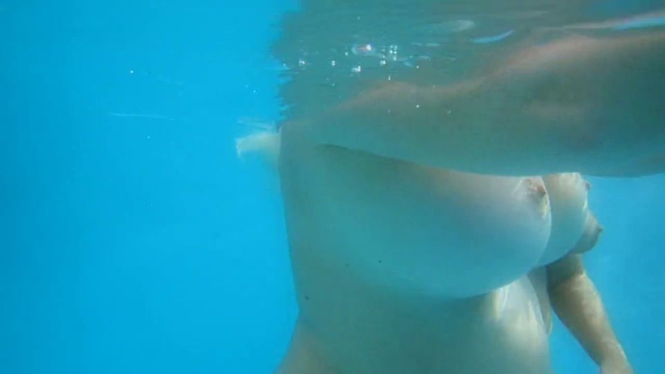 [K2S.CLUB] MarryLou69 - Mit meiner Freundin im Pool - HD 720P