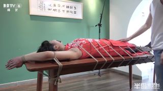 半岛束艺 定拍小蛇旗袍黑丝桌上捆绑玩弄_edit