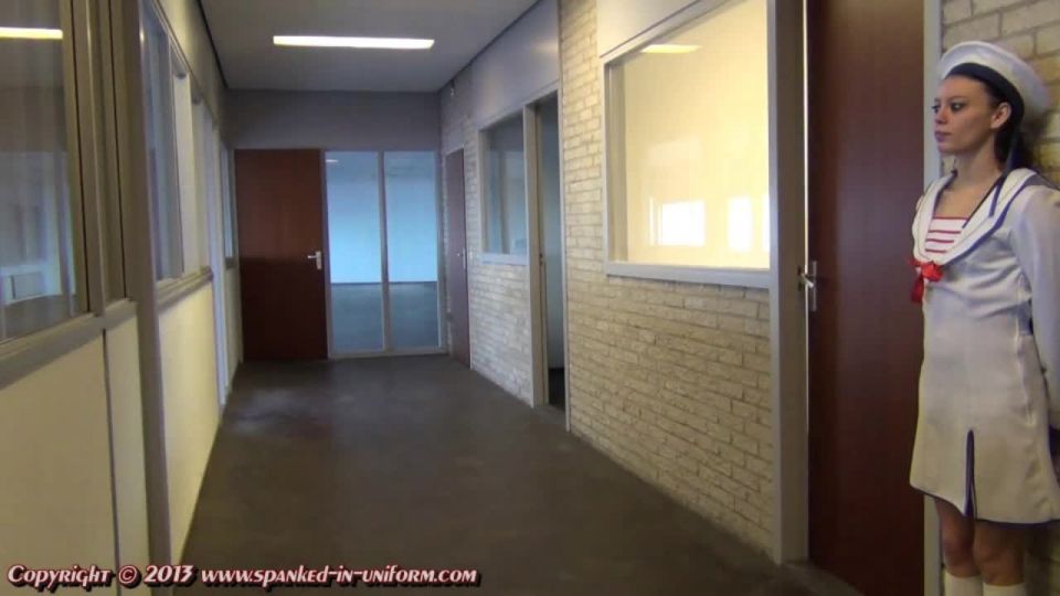 Kami Robertson La compilación de la Academia Naval de Southport Caning y Birching - real-life-spankings