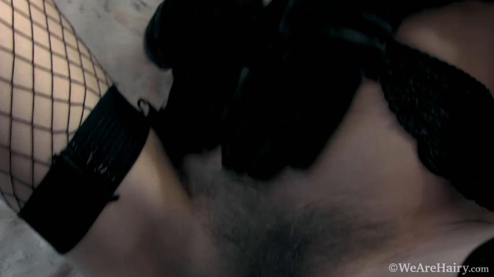 7180 Maia - Green Hat Grey Coat - HD - Hairy