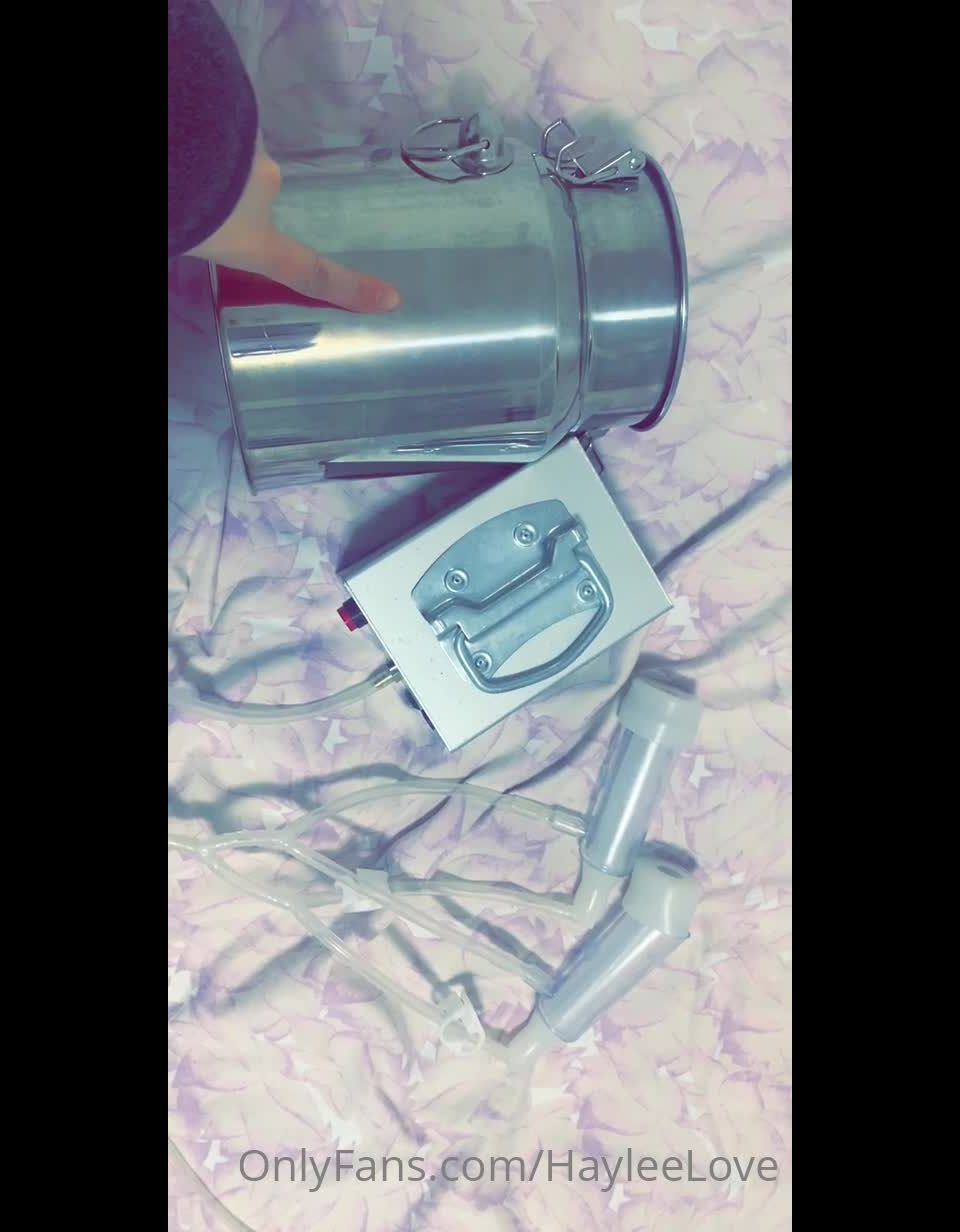 HayleeLove () Hayleelove - ordeño de cabra 14-05-2020