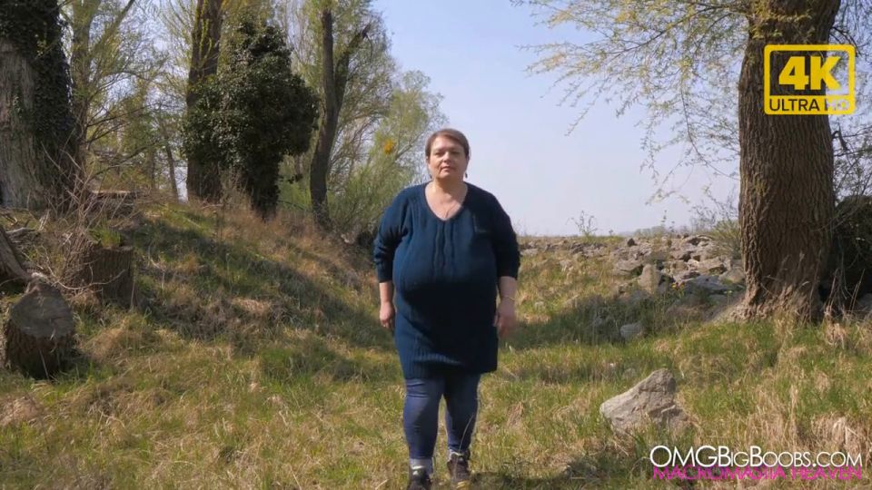 Saggy Tits Saggy boobs BBW mom