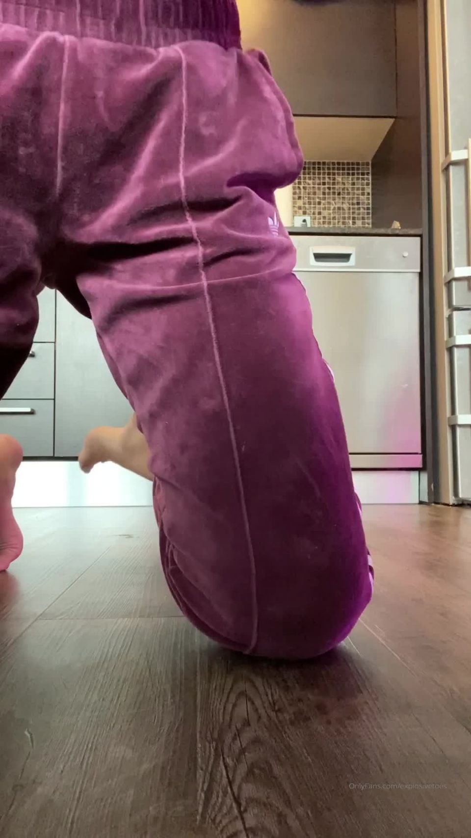 Onlyfans - Explosivetoes - sRub down with Vaseline and aveeno cream - 18-11-2019