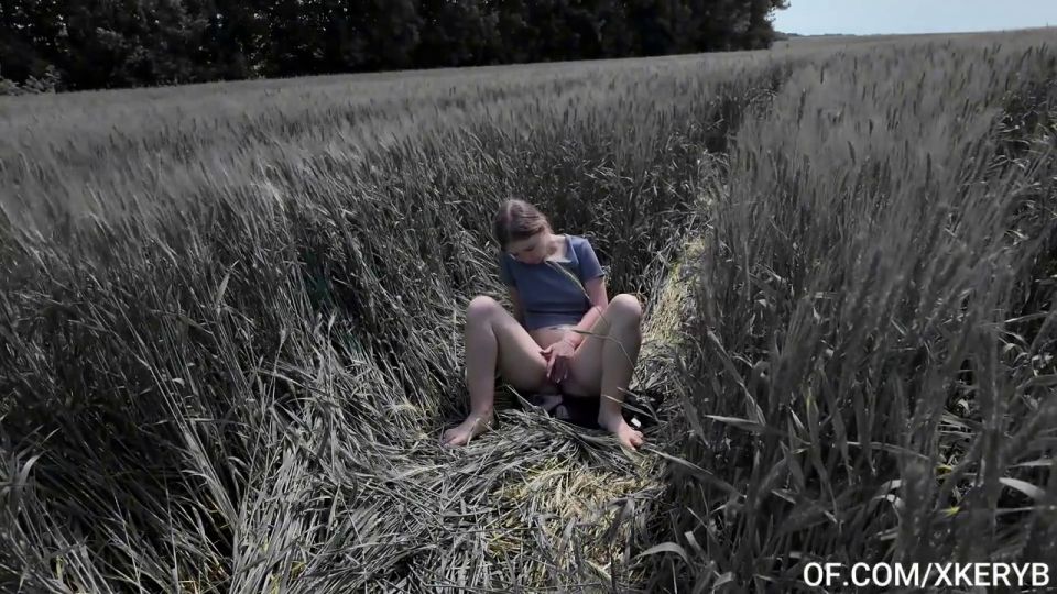 xKeryB - Wtf? Now Thats Fuckin Hot!