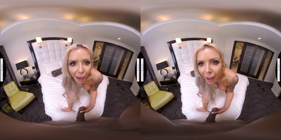 Nina Elle te muestra lo que pasa cuando estás sola con un...