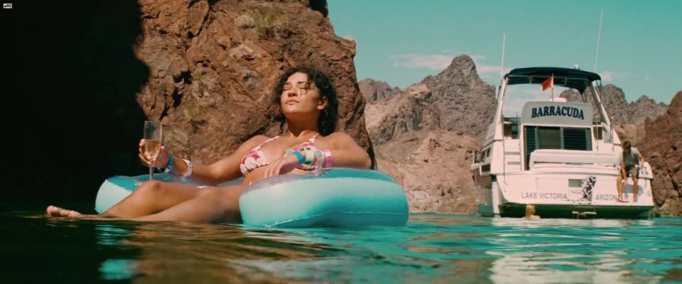 Kelly Brook – Piranha 3D (2010) HD 1080p - (Celebridad porno)