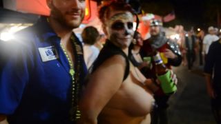 Fantasy_Fest_2014_Sideshow_Motorboating