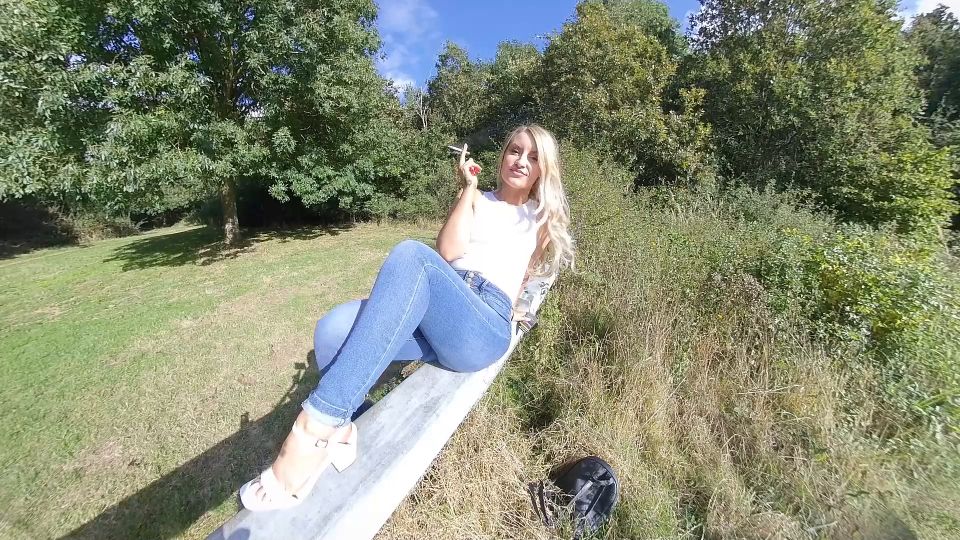 Irish Essie - Fuera en el sol - Fumar