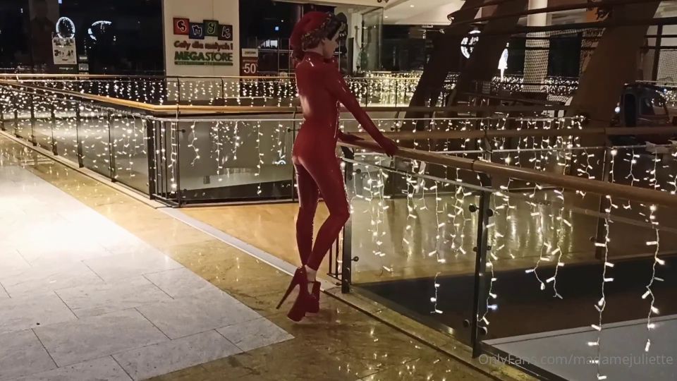 MADAME JULIETTE - Bringing Christmas Spirit In A Shopping...