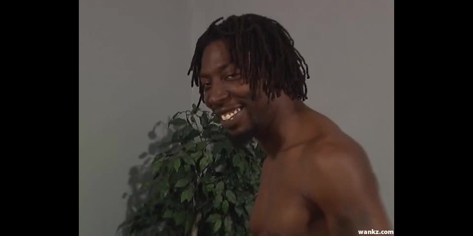 El comprador de pantimedias de noche lluviosa prueba que una MILF