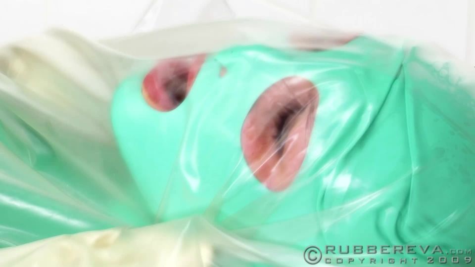 2009 Re-Respiración de caucho plástico Vac-Sack Orgasmo Parte 06.