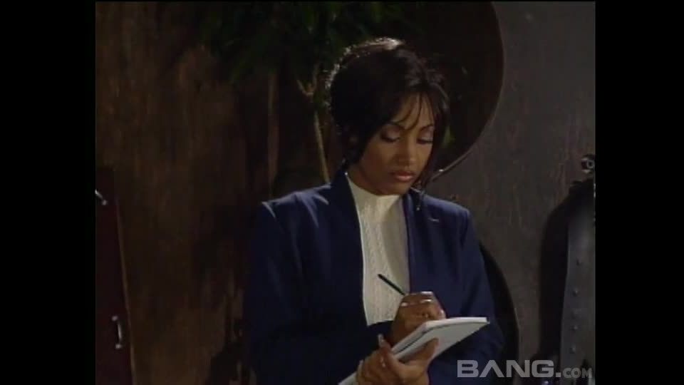 Porno en línea de cuero negro piel negra Spanking!