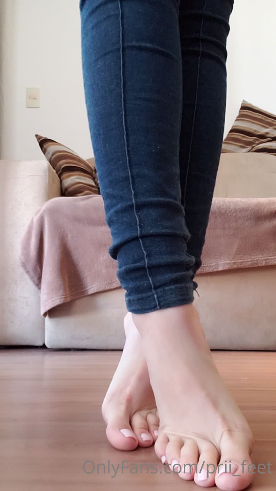 Prii_Feet 12-05-2020-39019154-De Frente - [Webcam]