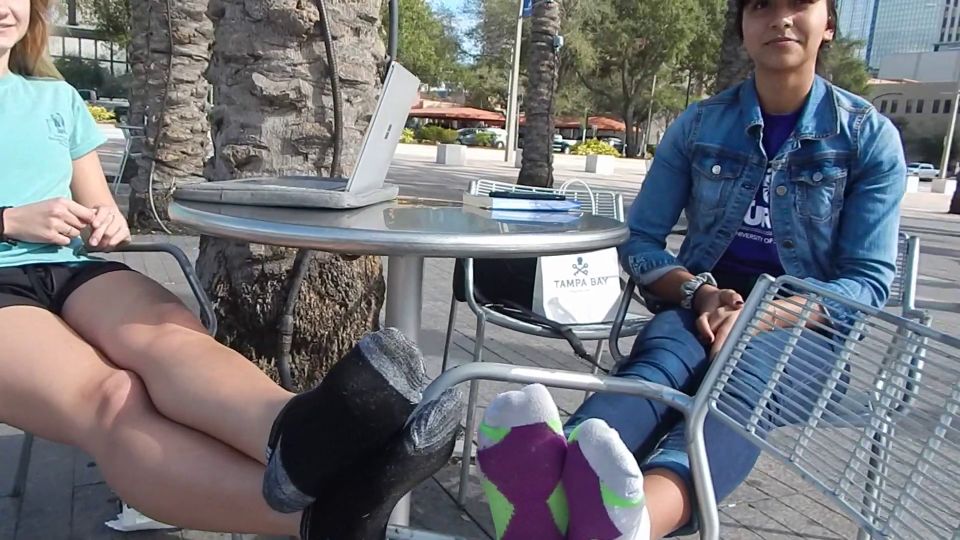 Footfetish Foot Entrevista y disparo durante una sesión de estudio - Foot Fetish