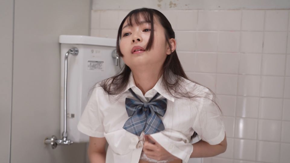 A schoolgirl completely corrupted by a gang of molesters on her way to school, Mochizuki Tsubomi ⋆.