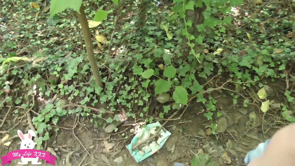 coppia scopa al parque lei bella figura giovane italiana dialogohi ita adolescente, adolescentes en adolescente