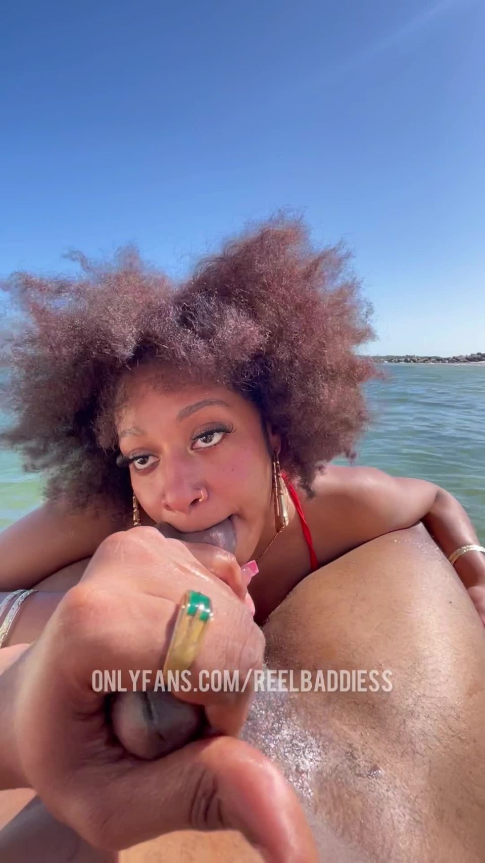 REELBADDIESXXX - DIVINE DRIPPIN EATS ASS ON BOAT IN THE OCEAN - REELBADDIESXXX