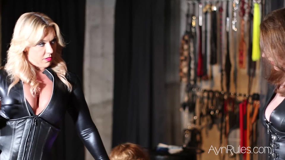 gratis en línea video 32 fetiche de botas fetiche porno  Black Thorn Society - Senador aprende una supremacía femenina