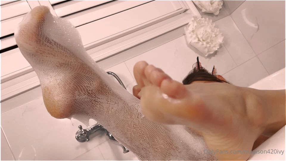 porn video 10 Madison Ivy - Bathtub Footjob - foot fetish - feet porn chinese foot fetish