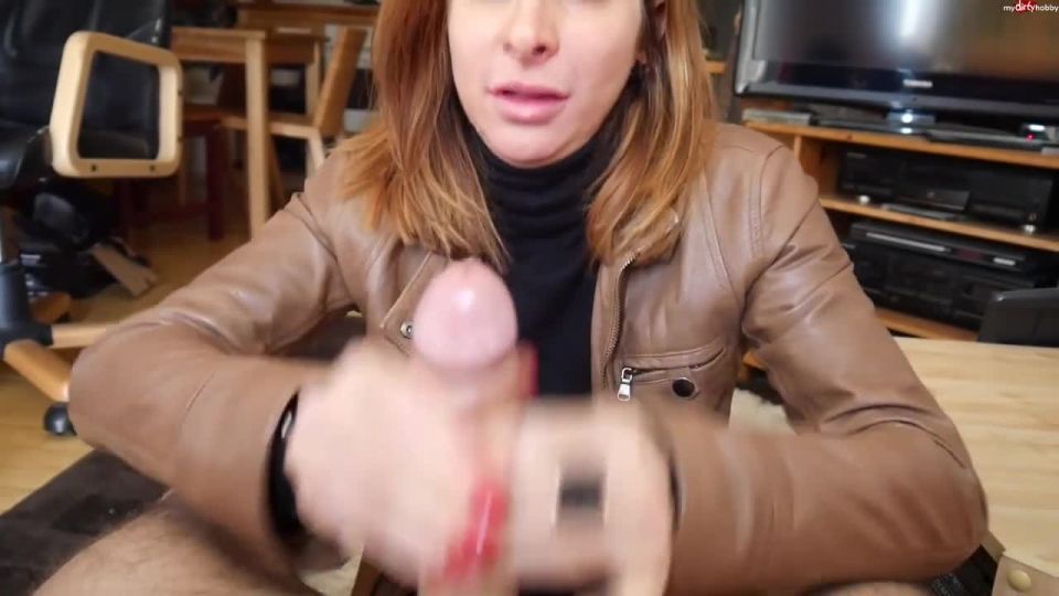 Luna Lovely - Heavy blowjob during lunch break