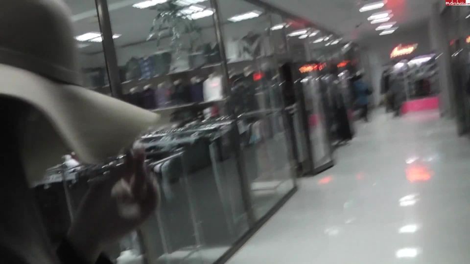 Desierto de Ángel - Esperma en la cara caminando en la tienda (público)