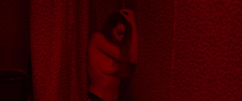 Camille Razat, Elisa Bachir Bey, Inge van Bruystegem, Jade Laroche, Valeria Nicov - L'amour est une fete (2018) HD 1080p!!!