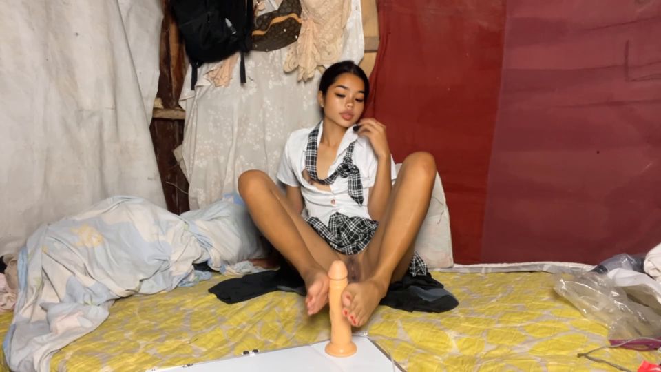 FilipinaChicas - 028 Dirty Talking Student Footjob