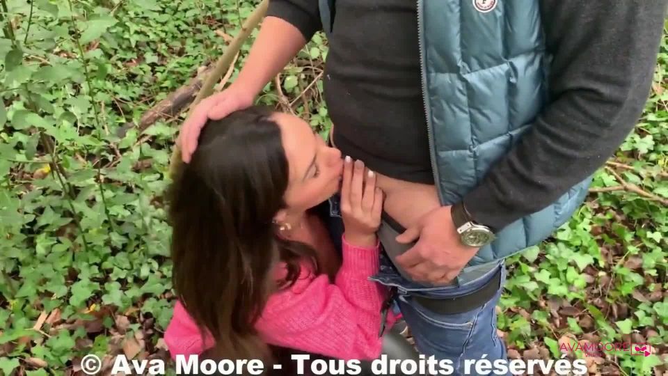 Ava Moore – Crazy Run for a Blowjob Bukkake!