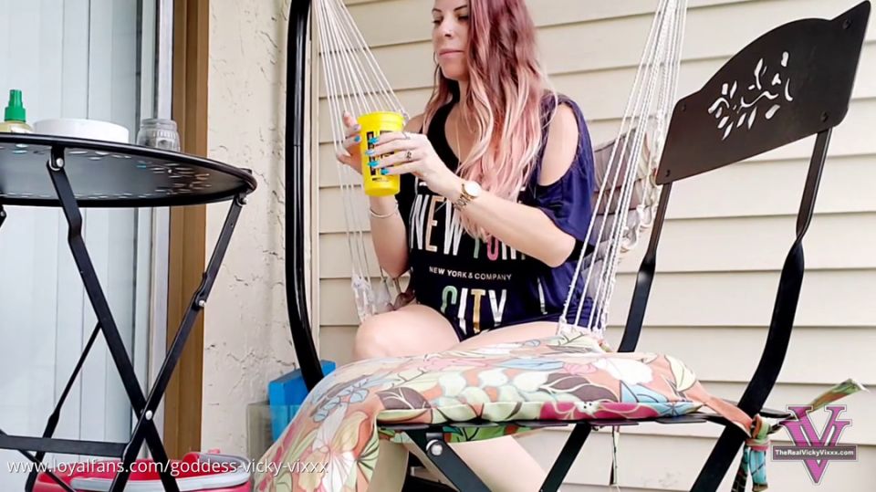 Vicky Vix - Candid Foot And Smoking Ignore - Smoking