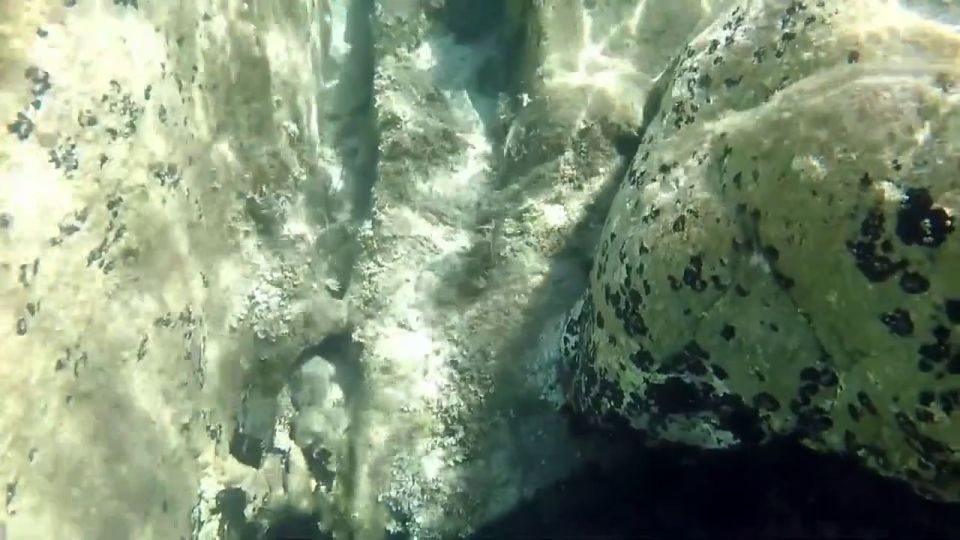 Tetas momentos bajo el agua con vistas calientes de mis grandes tetas naturales y coño caliente