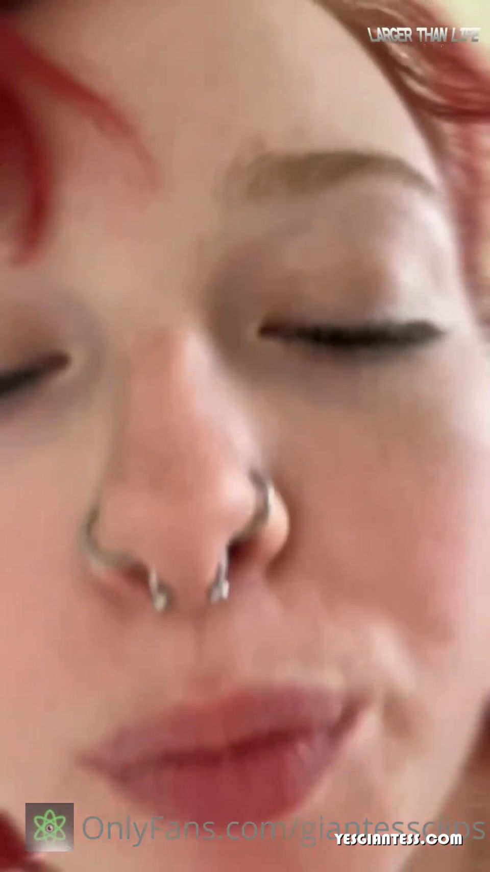 Más grande que la vida - Clingy novia te encoge por abajo protagonizada por Sexxy Princess (Porno fetiche)