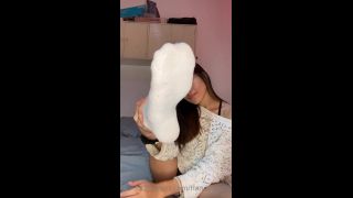 Hannah Robins - hanna hcri HannahcriTeasing you wearing white sockswould you like to smell them with me - 20-10-2020 - SiteRip