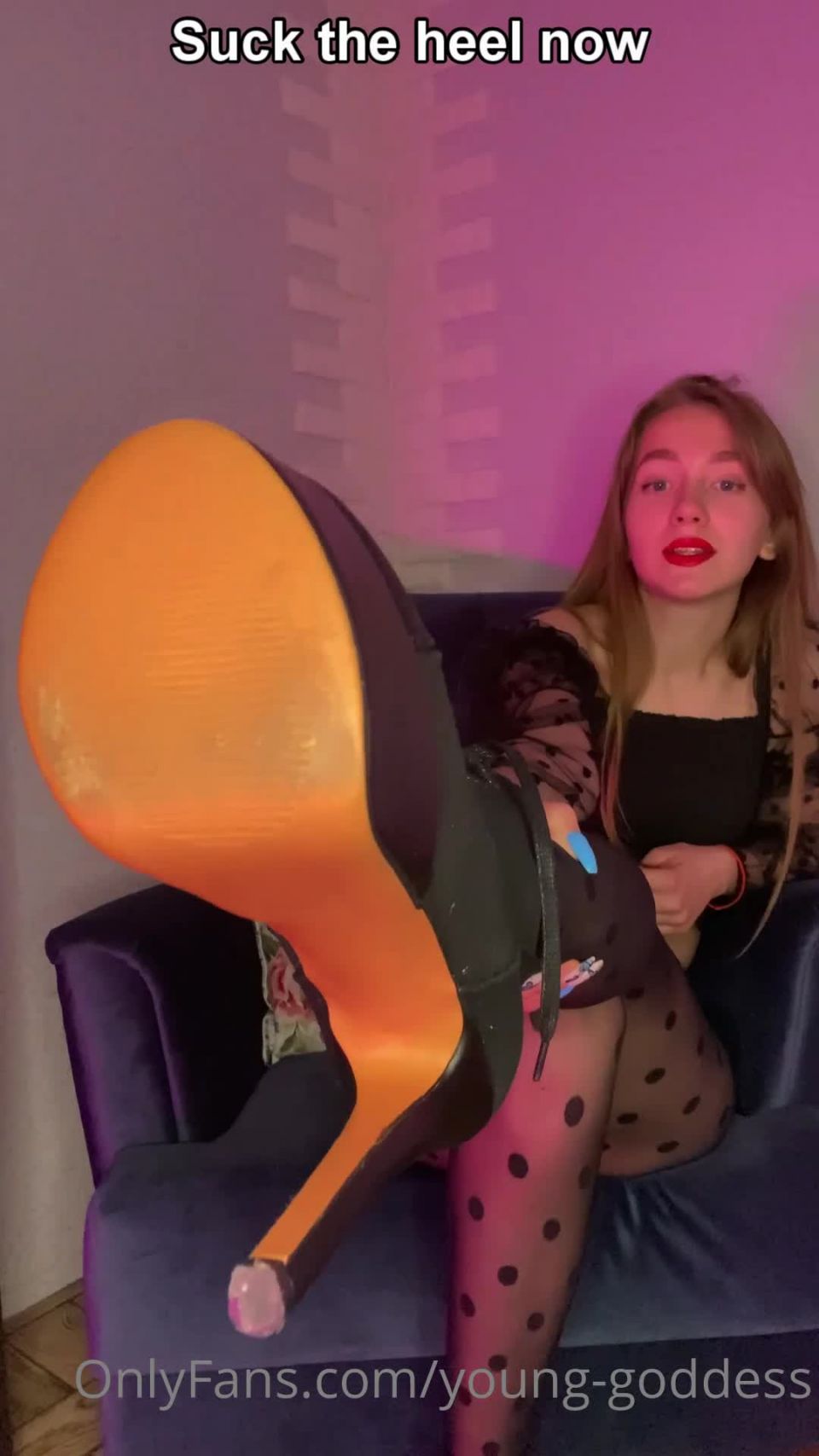 [footjob-porn.com] Onlyfans - Young Goddess_127_young-diosss-31-05-2021232787203-Puedes tragarme mis tacones extra largos Averigüémoslo De rodillas esclavo fuga