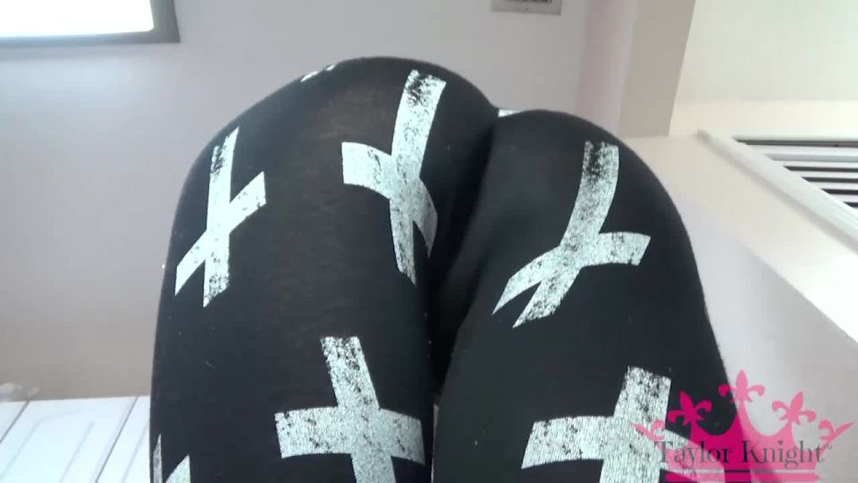 online xxx clip 18 Diosa Taylor Knight – Pequeño maestro adoración culo, satén fetiche en femdom porno