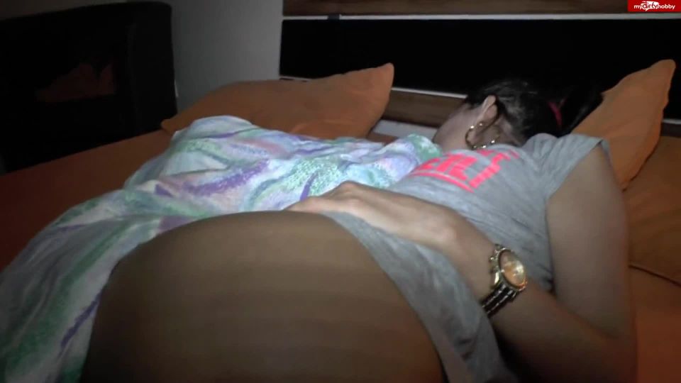 Hijastra consigue puños profundos en lugar de desayuno - Milf fisted chica