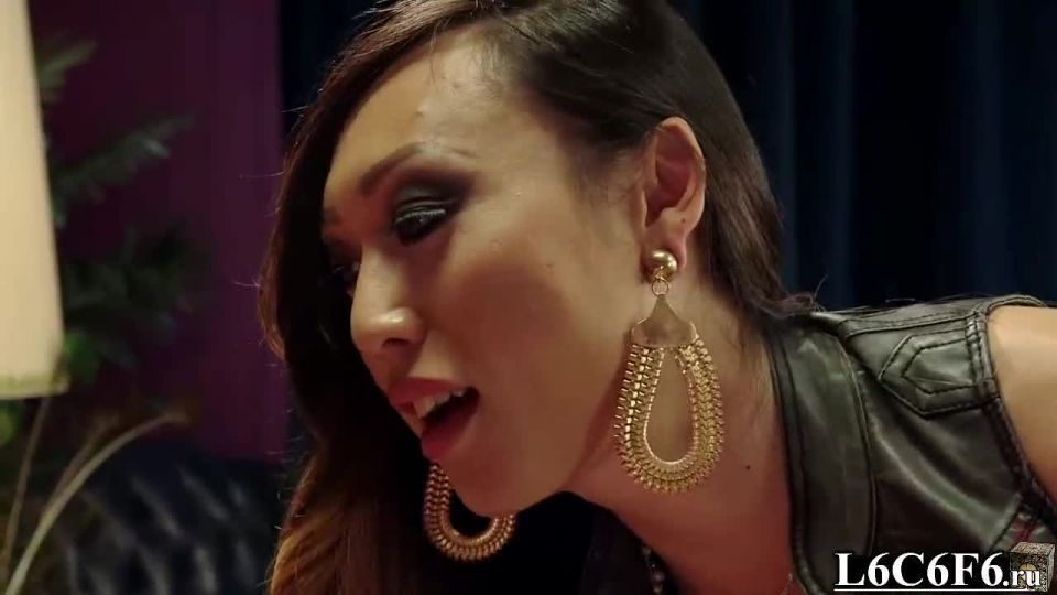 porno clip 47 TS Pussy Hunters 3 (2017), doble femdom en transexual porno