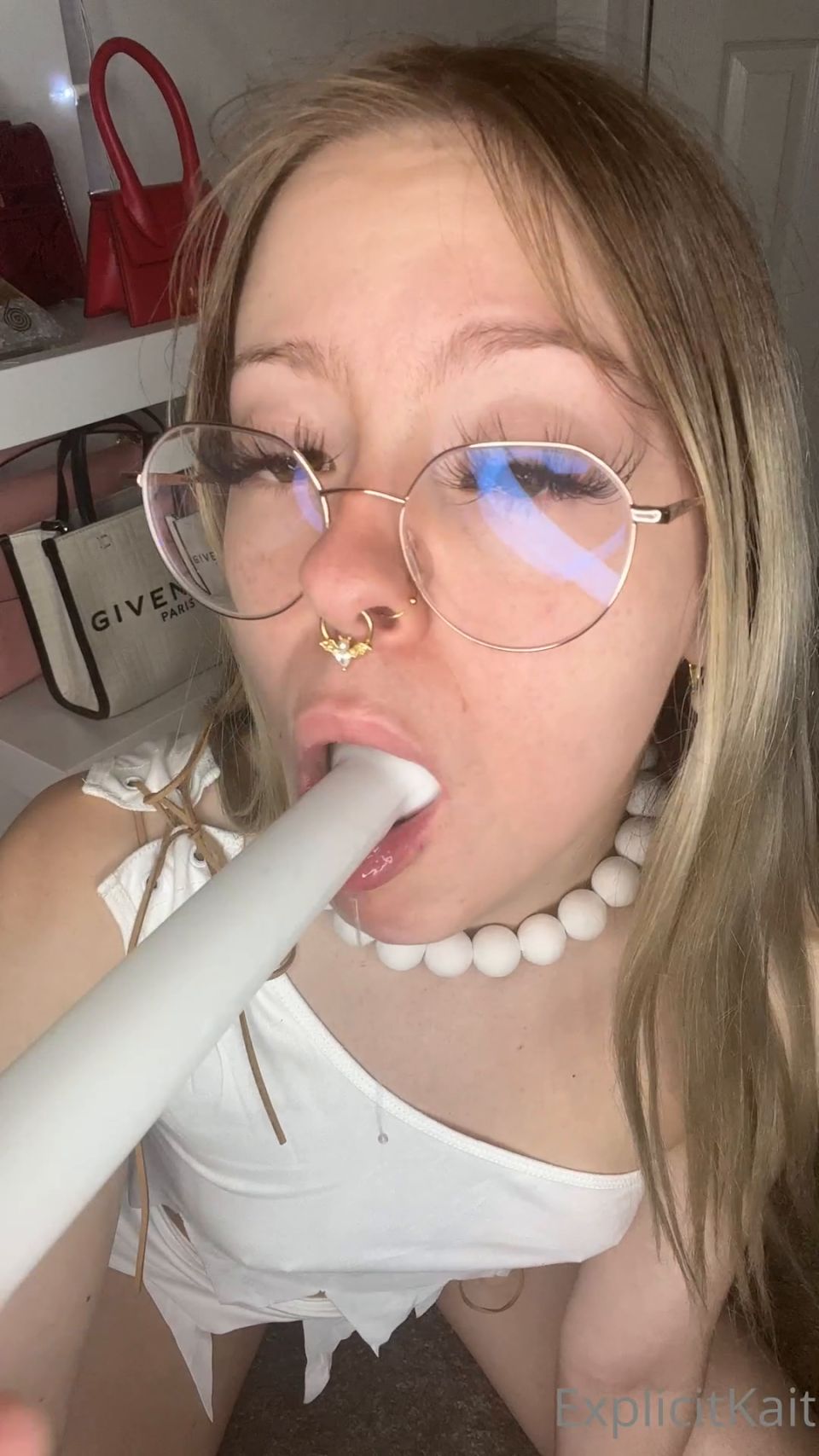 Explícita Kait OnlyFans 2022 ¿me dejarías chupar tu erección