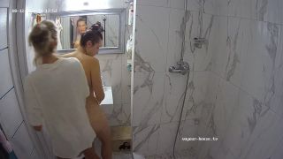 Pearl Showering, 12 08 2024 - 2024