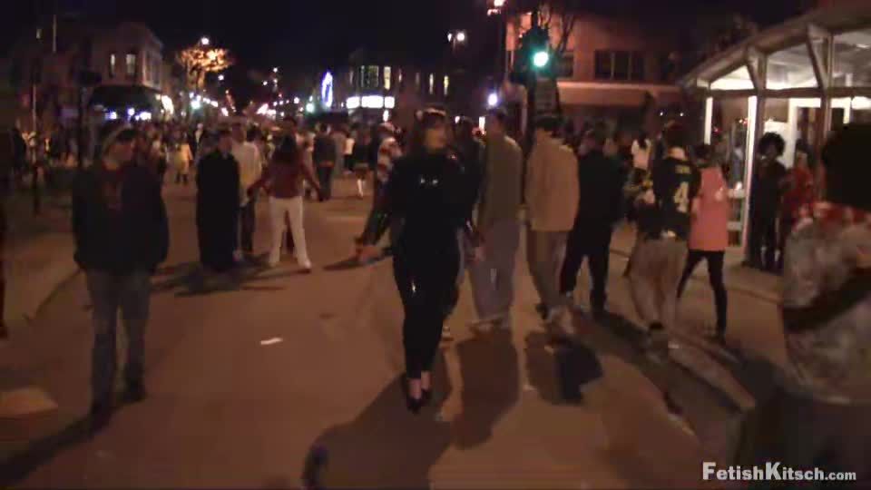 Kitty goma de látex en Halloween Vista rápida Porn - Nuevo sexo...