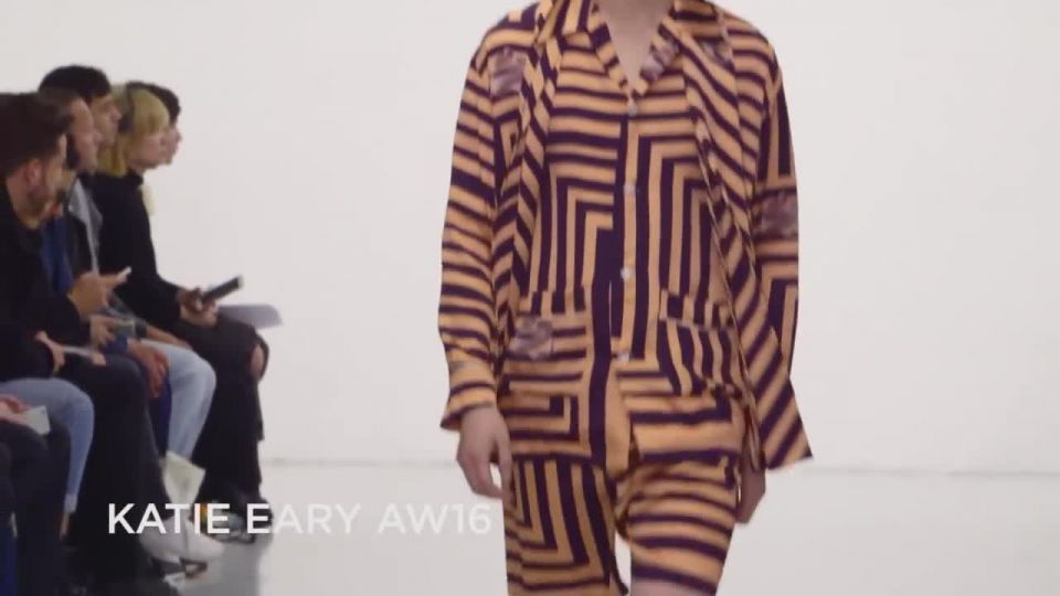 Nude on the catwalk - Model - Oops