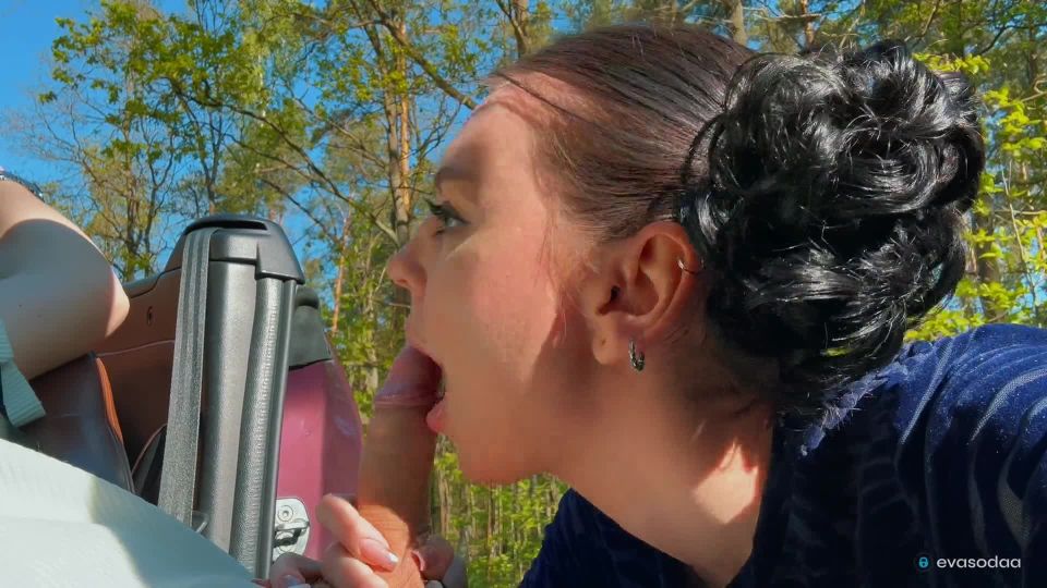 Eva Soda - recoger caliente chica en Cabrio Full HD