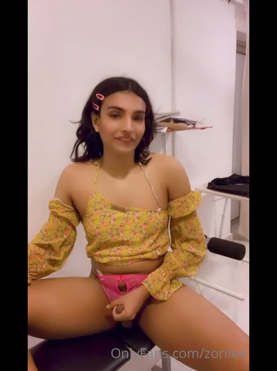 KoKo - zorilee () Zorilee - just playing with my clitty 29-09-2021