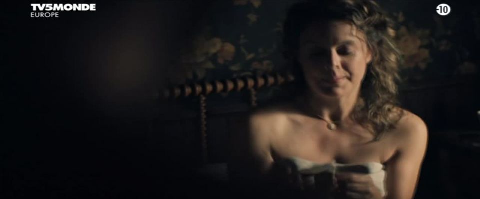 Sarah-Jeanne Labrosse, Maxime Morin, Julie LeBreton, Melodie Cyr - Les Pays d'en Haut s01e02e04e06e07e08 (2015) HD 720p!!!