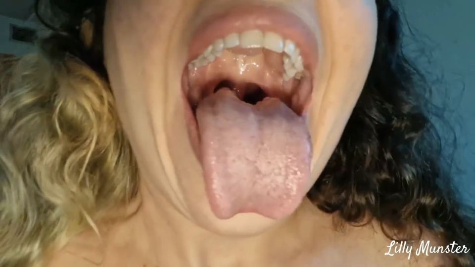 Lilly Munster - La gigante encuentra y Vores Hombres pequeños (Porno fetiche)