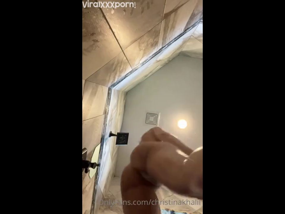 Youtuber Christina Khalil Tetas en la ducha de POV BikiniSóloFans fugas Video Christina Khalil