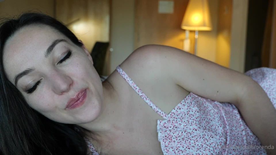 Orenda ASMR Esposa te conforta después de un duro día de trabajo