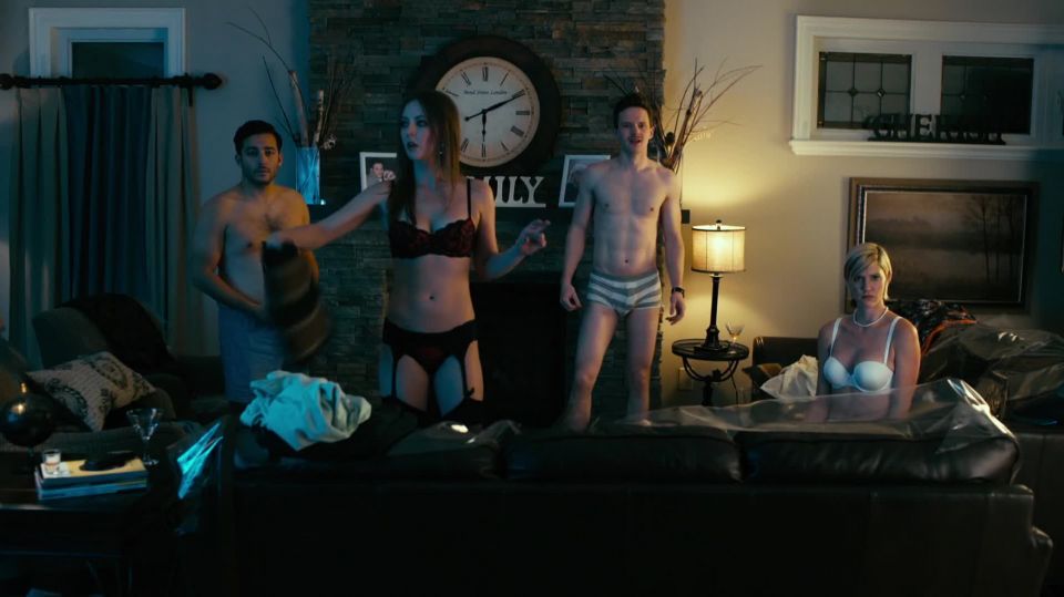 Katharine Isabelle – Cómo planificar una orgía en un pueblo pequeño (2015) HD 1080p - (Celebridad porno)