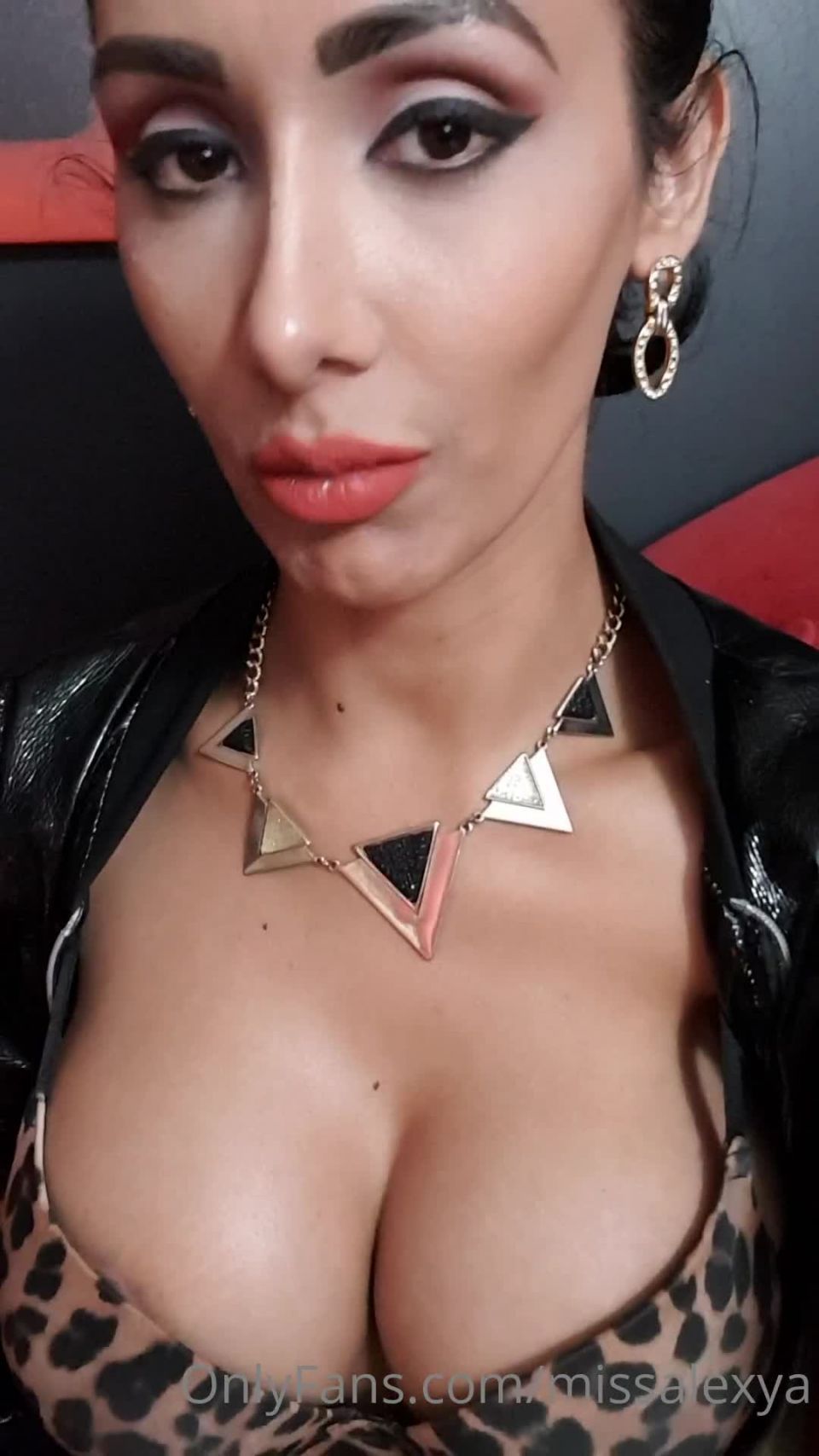 Missalexya - my cleavage your total addiction you gf wife could never compete with me 23-02-2021