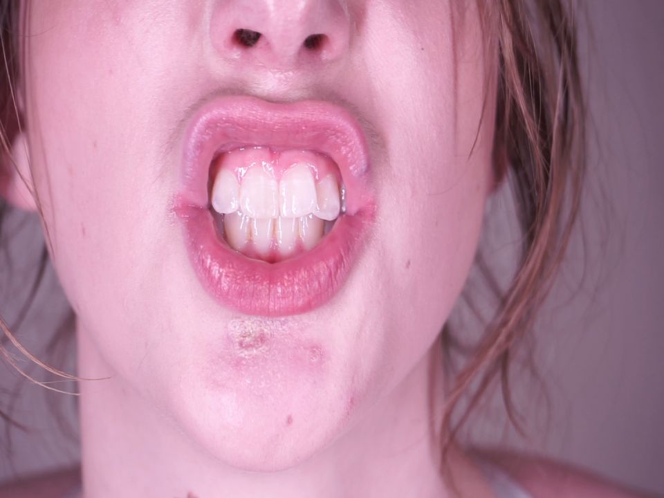 [ManyVids] Longhairluna Manyvids.21.10.13.Longhairluna.Neighbours.Lip.Tease 